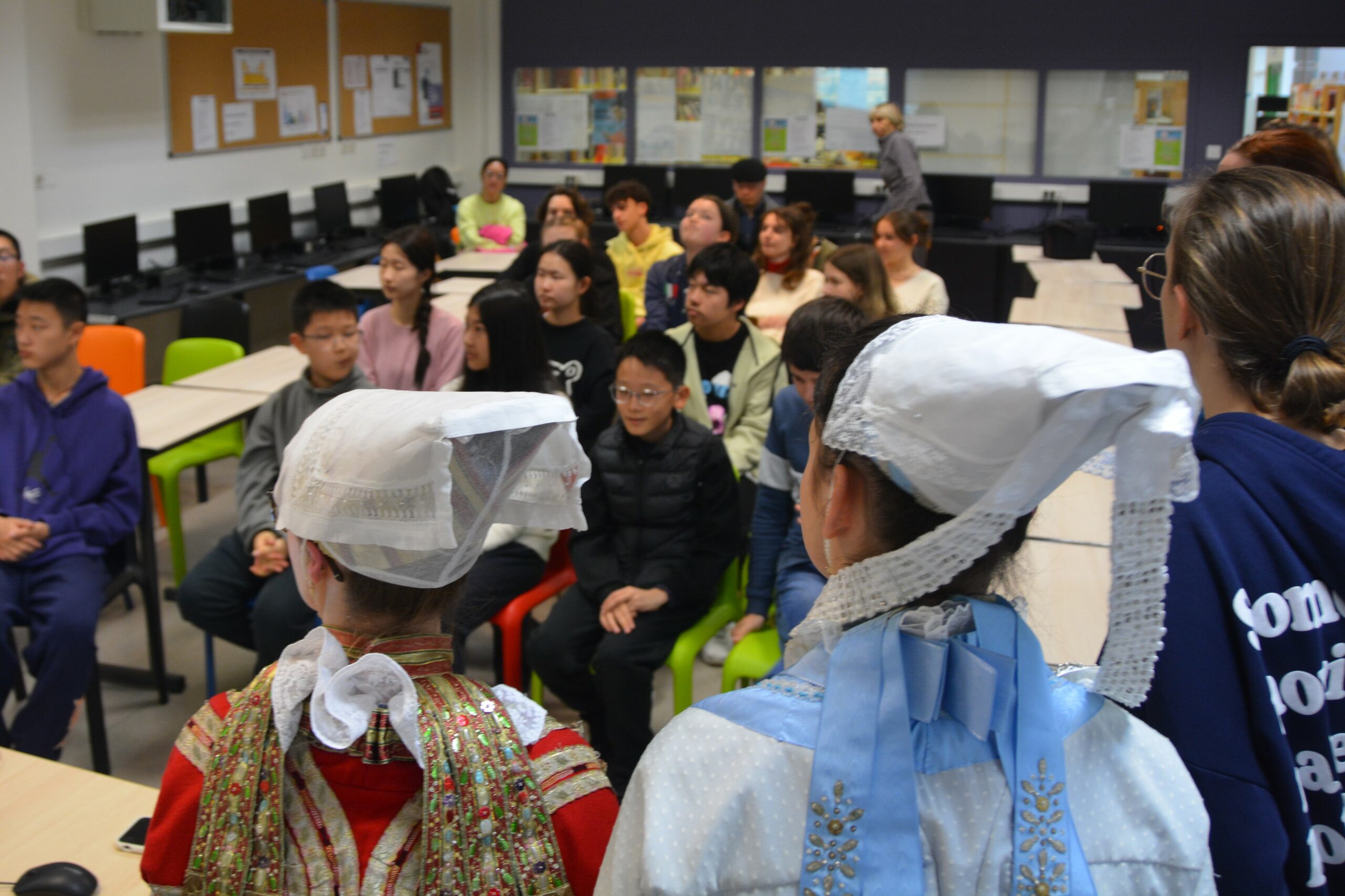 Un échange riche autour de la danse bretonne avec les correspondants chinois au lycée Le Likès La Salle